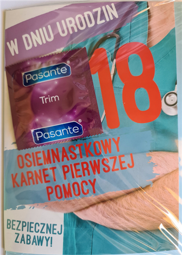 Kartka na osiemnastkę, kartka na 18 z humorystycznym motywem o wymiarach 11,7 cm x 16,8 cm