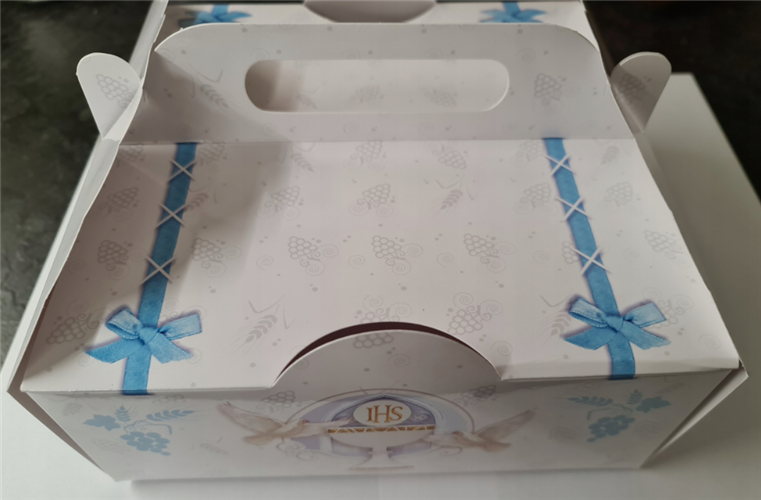 PUDEŁKA na CIASTO KOMUNIJNE PIERWSZA KOMUNIA ok. 20 cm x ok. 20 cm x ok. 8 cm. 11975366979 16897831909