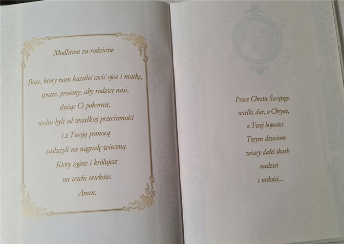 książeczka na Chrzest Święty, pamiątka na Chrzest  14,5 cm *20,5 cm 17368635595