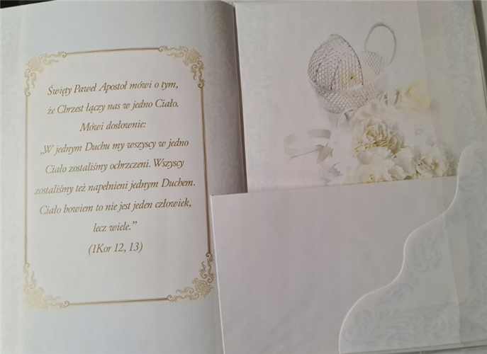 książeczka na Chrzest Święty, pamiątka na Chrzest  14,5 cm *20,5 cm 17368635595