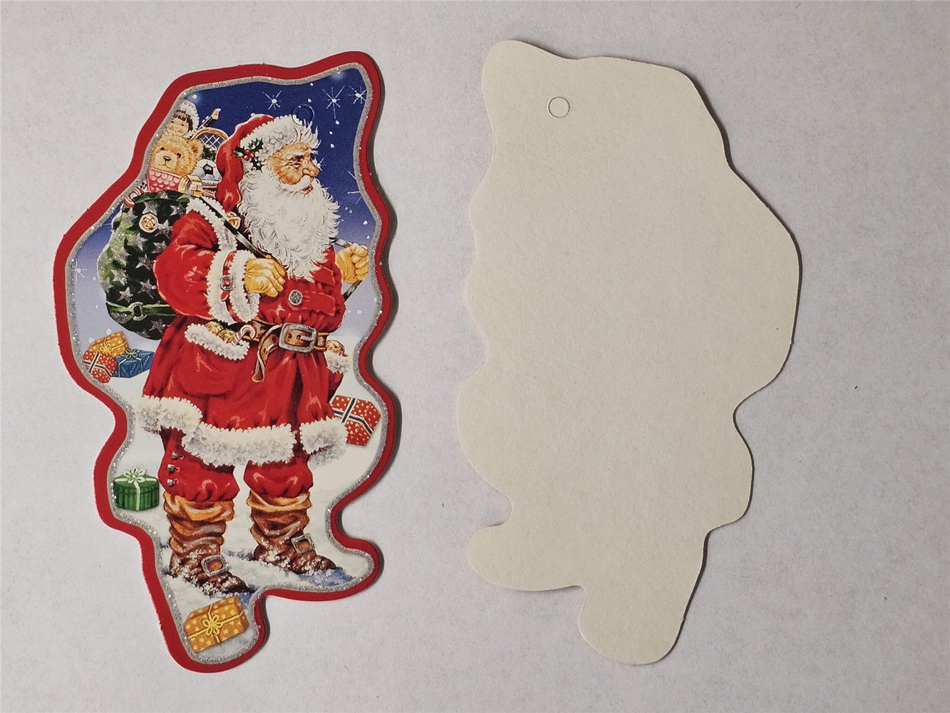 Zawieszki bileciki wzór Mikołaj 7,5 x 9 cm na paczki