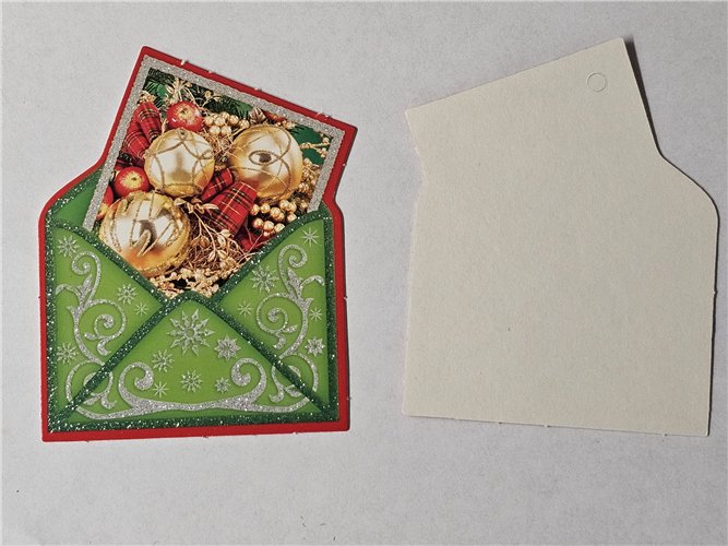 Zawieszki bileciki wzór Koperta 7,5 x 9 cm na paczki